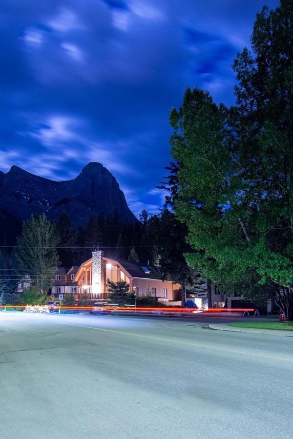 Ambleside Lodge Bed & Breakfast Canmore Luaran gambar