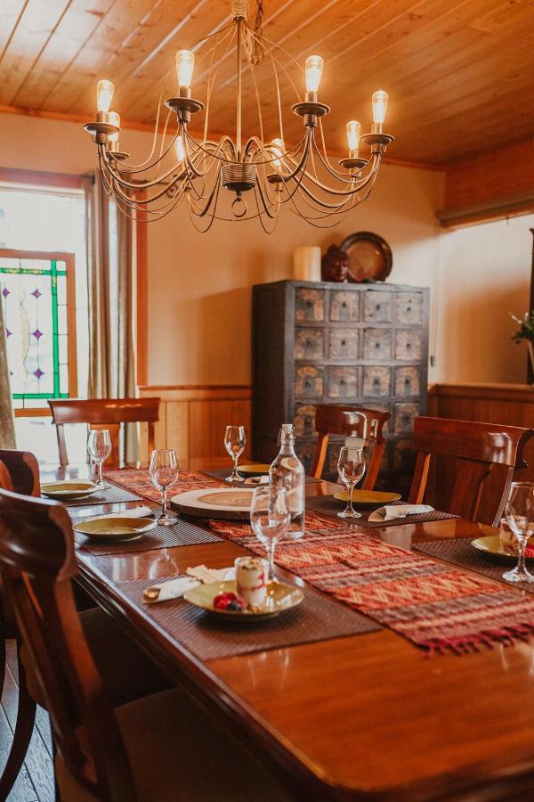 Ambleside Lodge Bed & Breakfast Canmore Luaran gambar